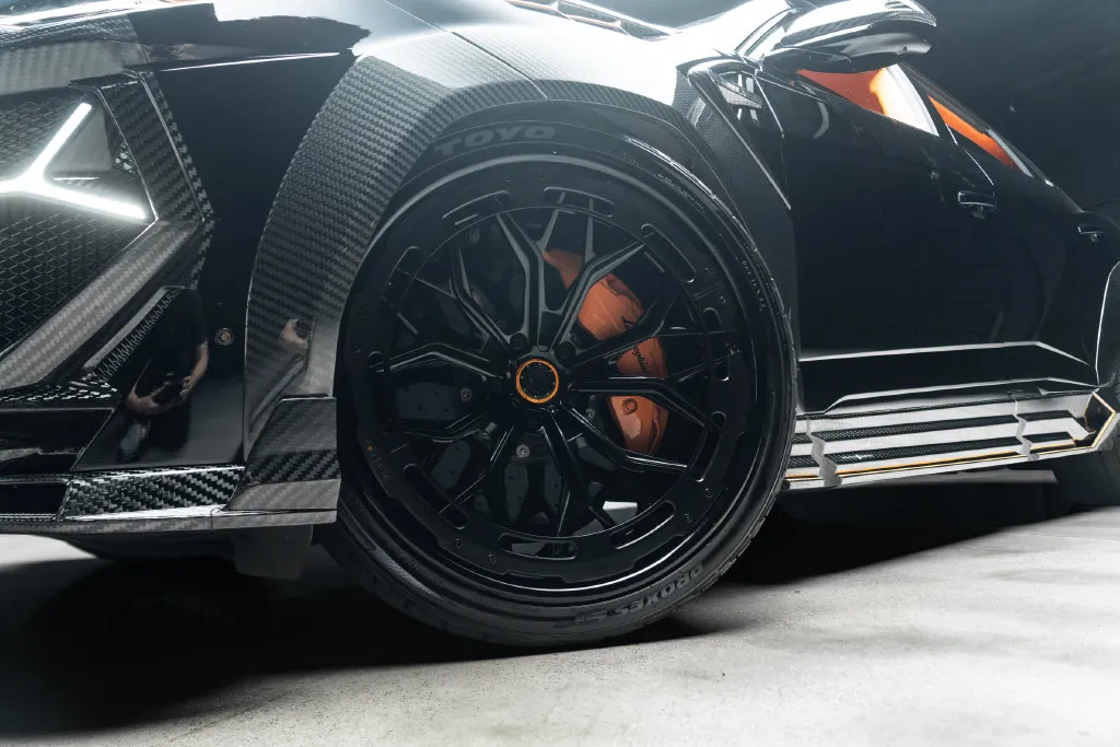 Lamborghini URUS photo 3