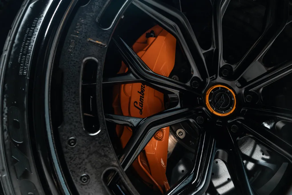 Lamborghini URUS photo 16