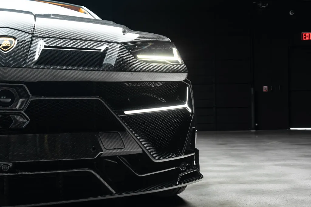 Lamborghini URUS photo 10