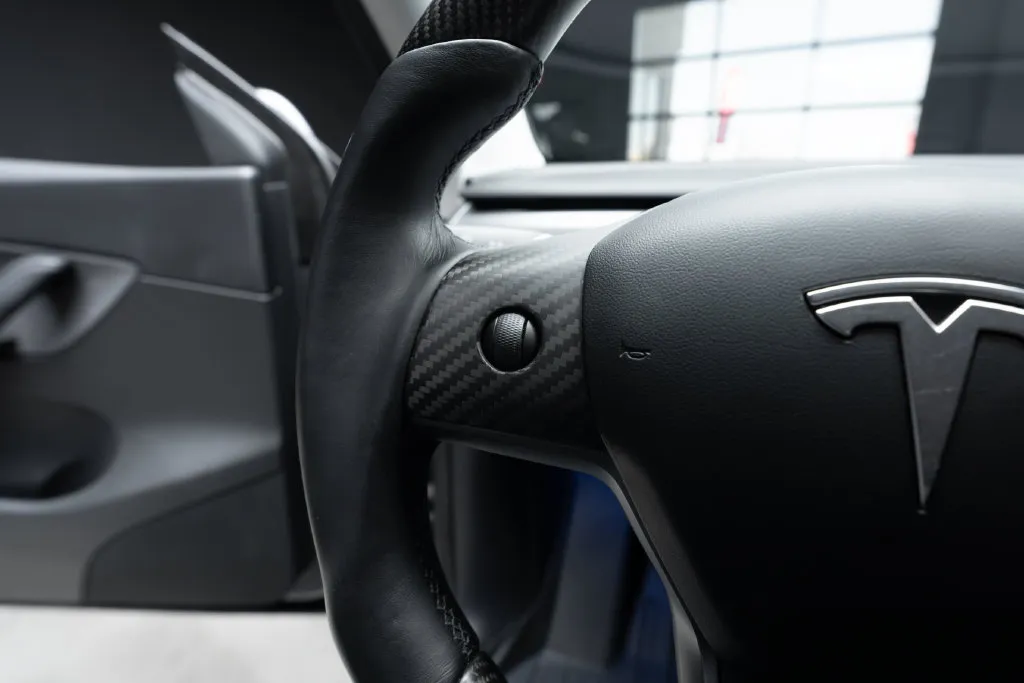 Tesla Model Y photo 25