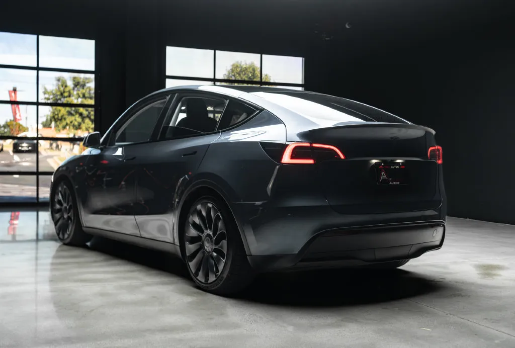Tesla Model Y photo 15