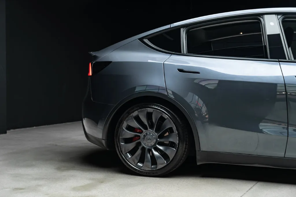 Tesla Model Y photo 9