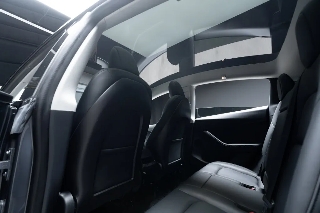 Tesla Model Y photo 36