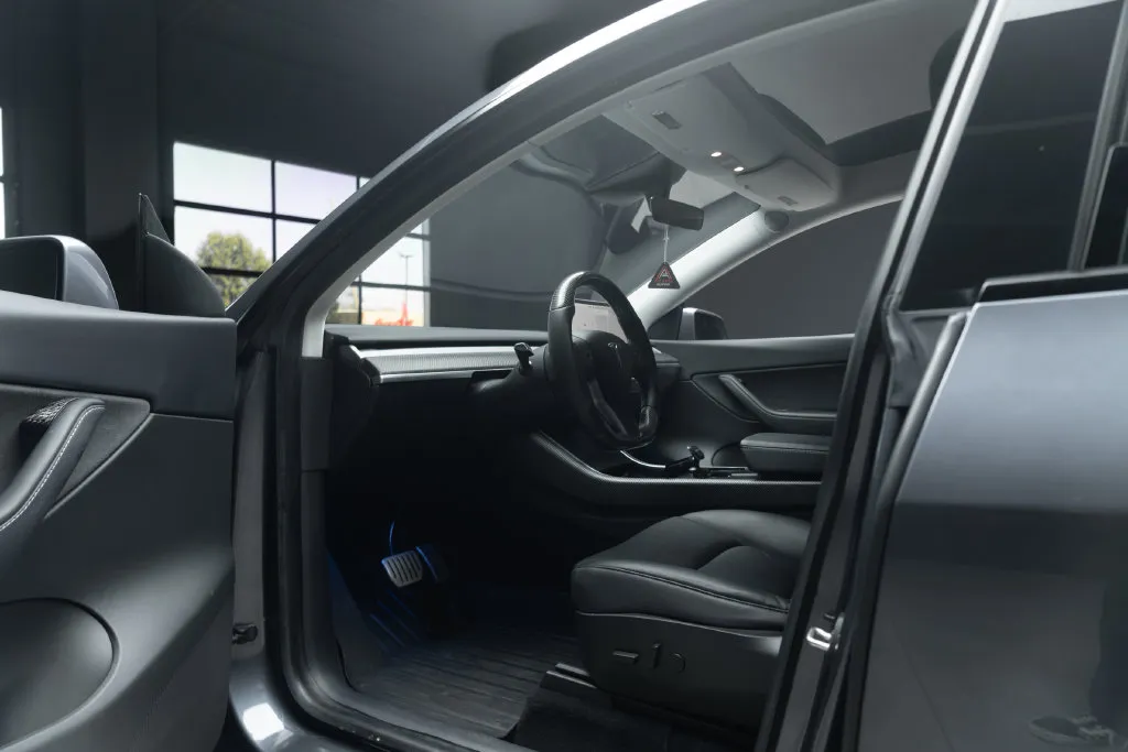 Tesla Model Y photo 18