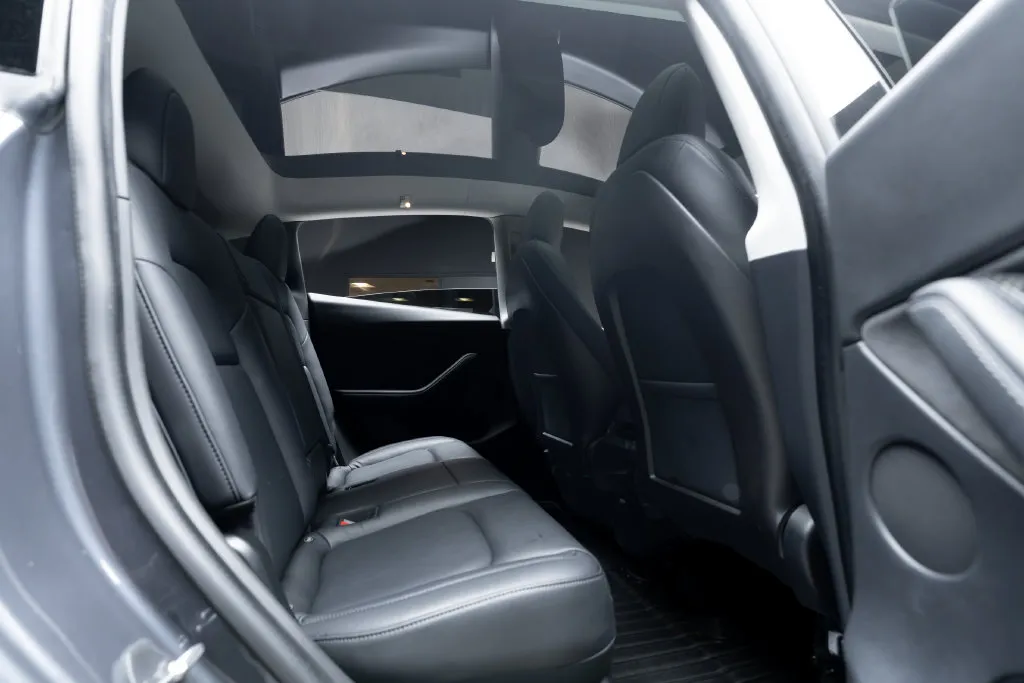 Tesla Model Y photo 34