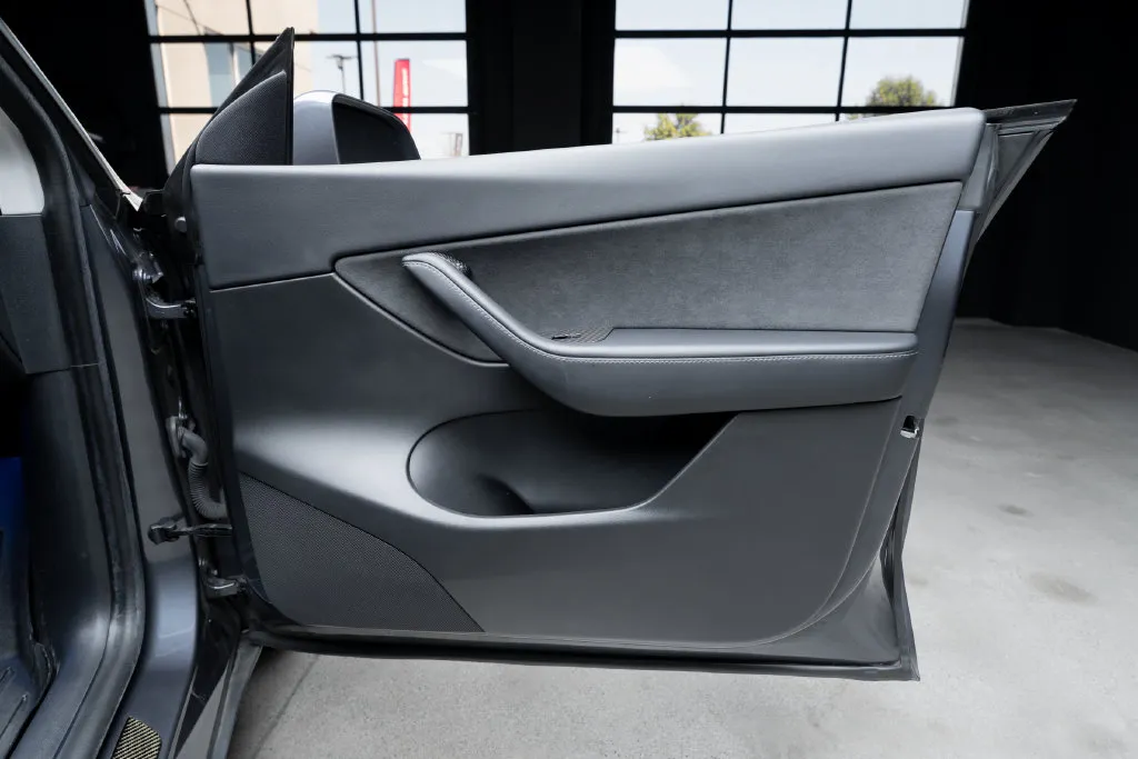 Tesla Model Y photo 33