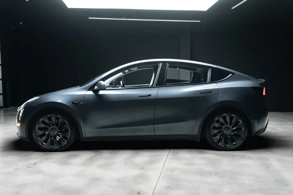 Tesla Model Y photo 17