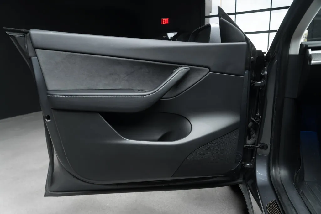 Tesla Model Y photo 19
