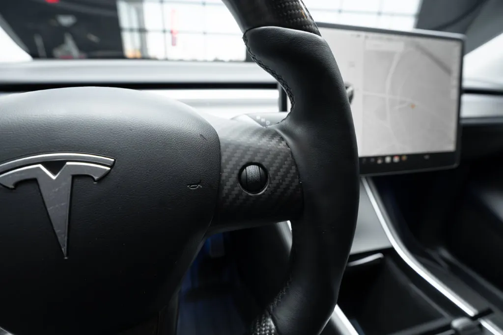 Tesla Model Y photo 24