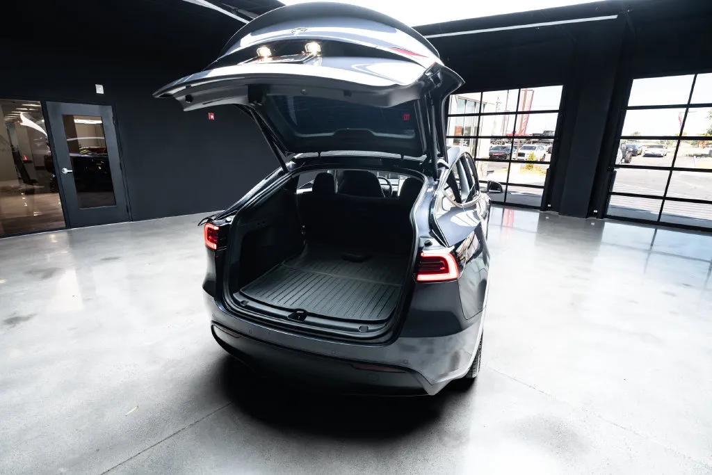 Tesla Model Y photo 37