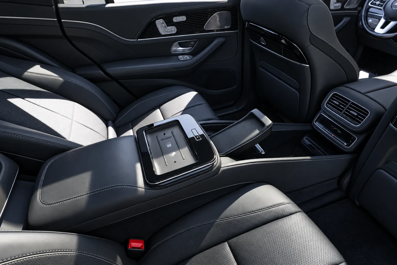 Mercedes-Benz GLS photo 29