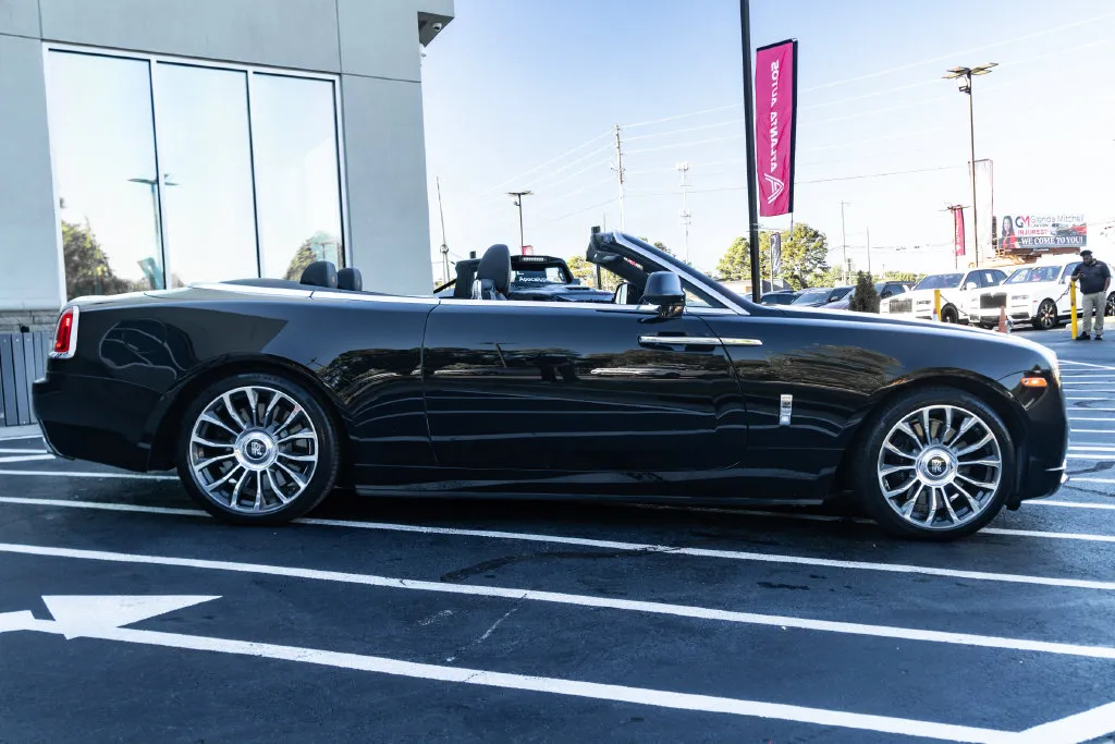 Rolls-Royce Dawn photo 9