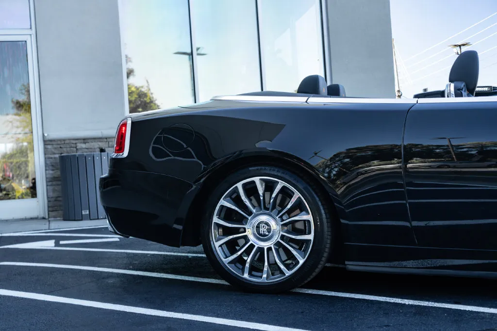 Rolls-Royce Dawn photo 10