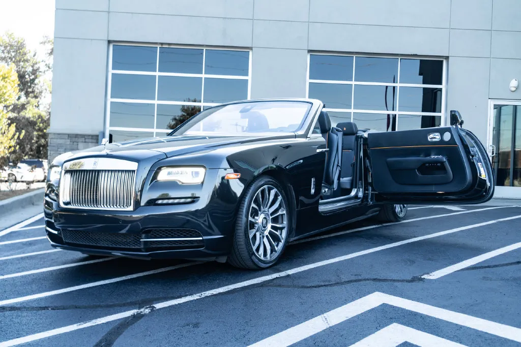 Rolls-Royce Dawn photo 11