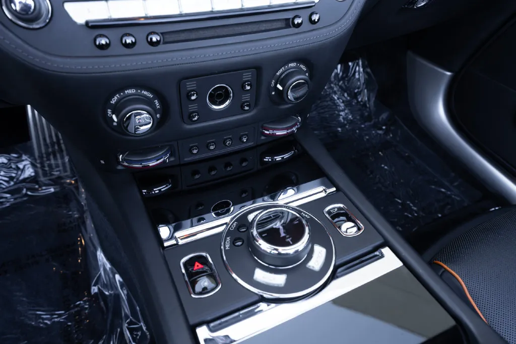 Rolls-Royce Dawn photo 36