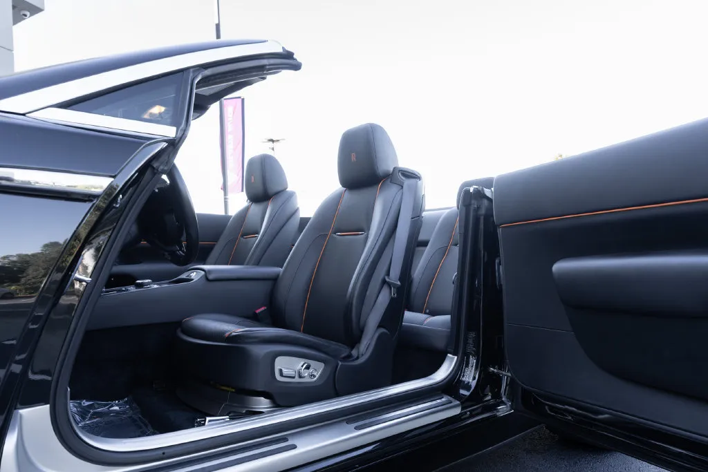 Rolls-Royce Dawn photo 21