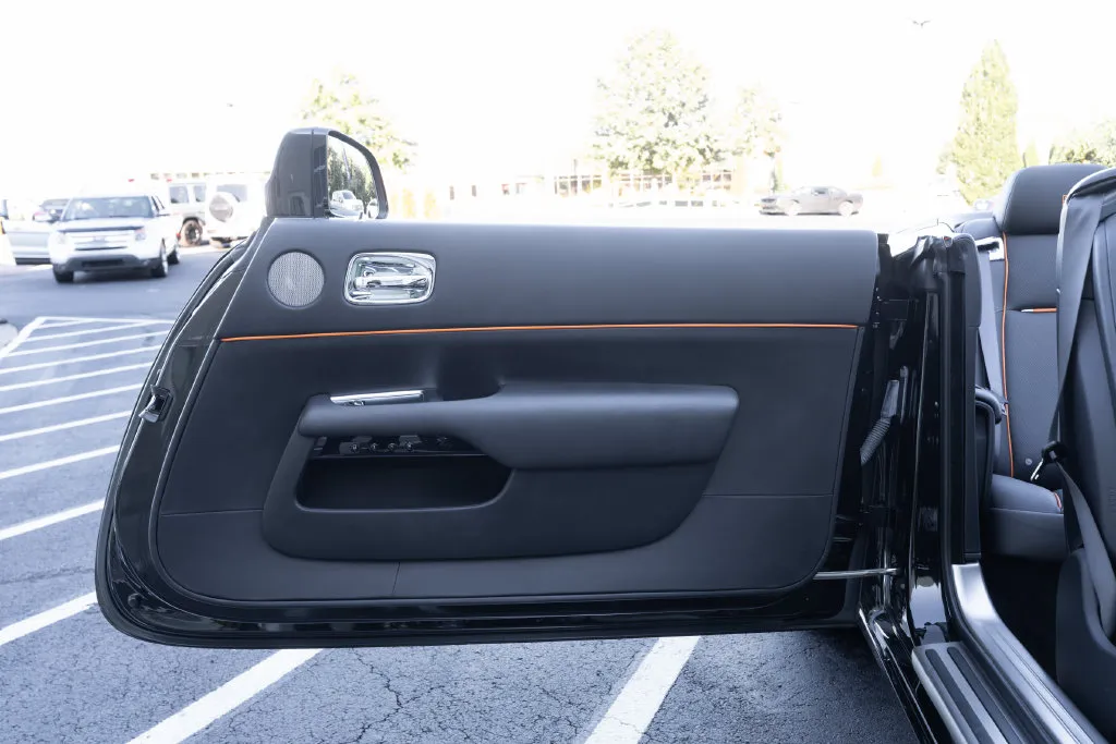 Rolls-Royce Dawn photo 42