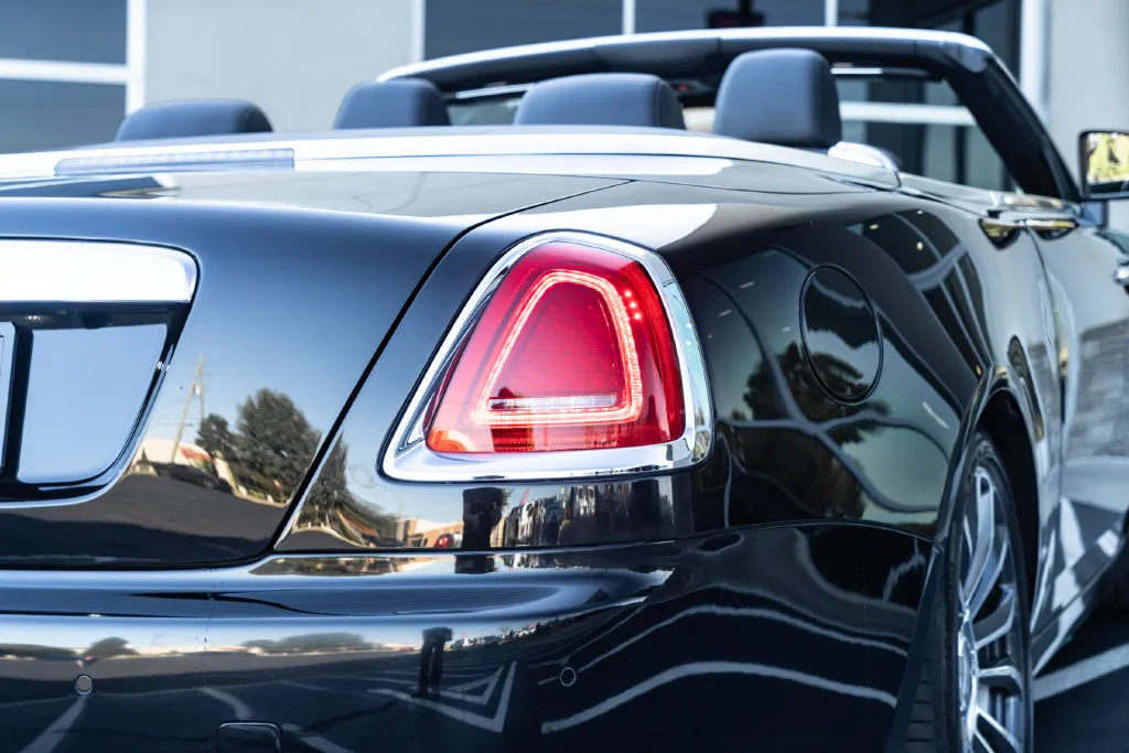 Rolls-Royce Dawn photo 13