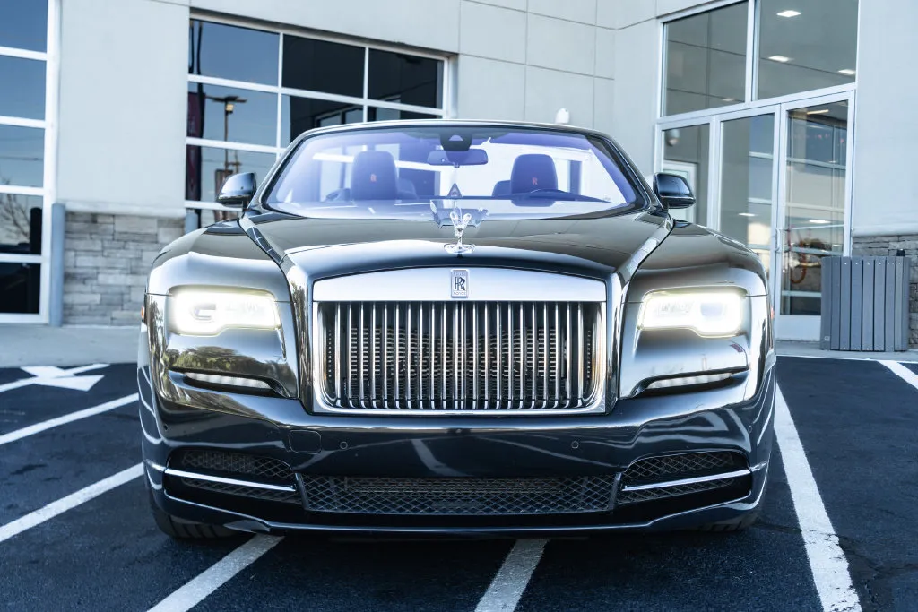 Rolls-Royce Dawn photo 3