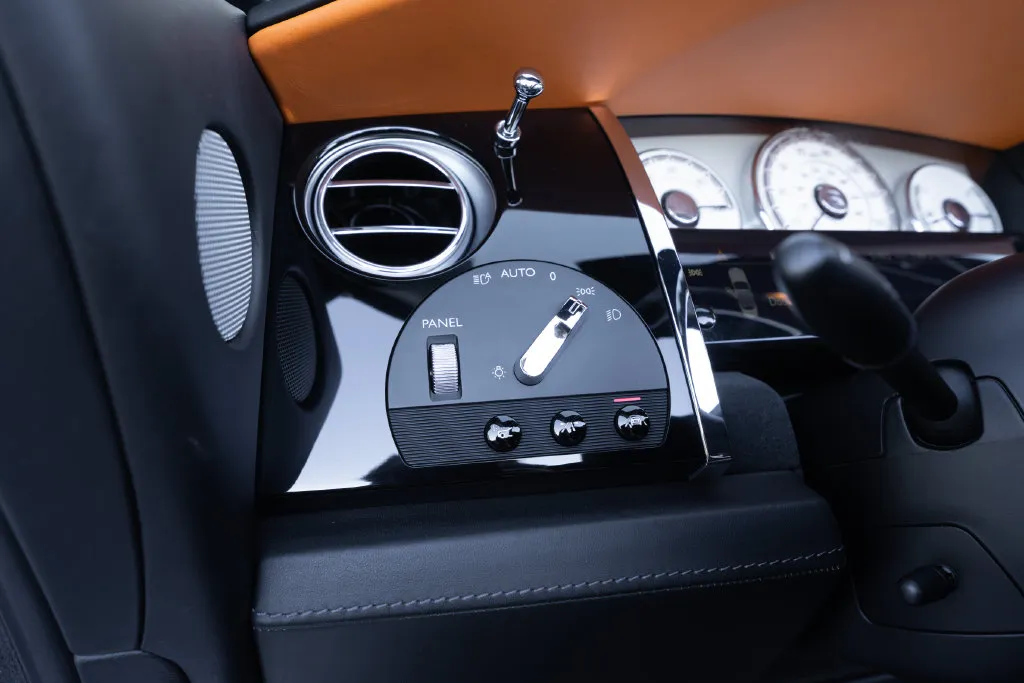 Rolls-Royce Dawn photo 26