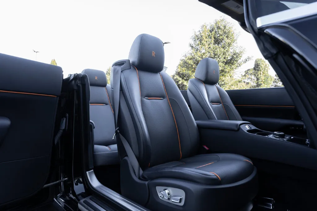 Rolls-Royce Dawn photo 40