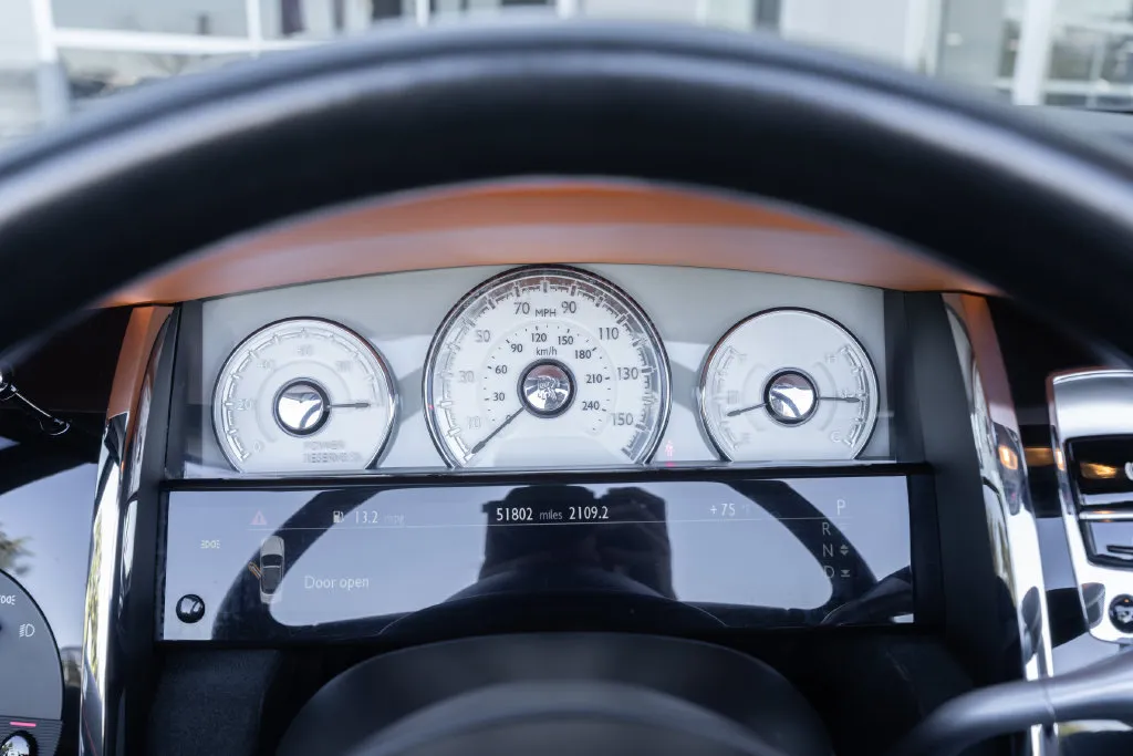 Rolls-Royce Dawn photo 30