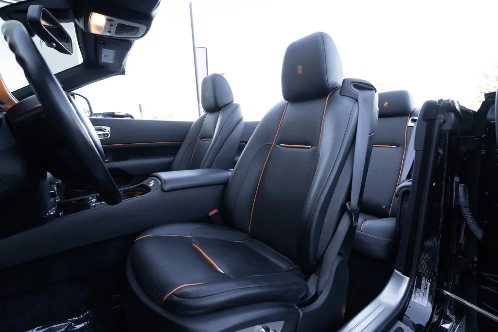 Rolls-Royce Dawn photo 24