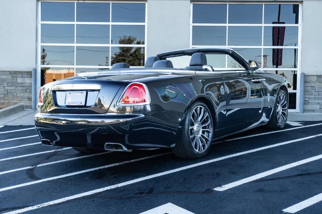 Rolls-Royce Dawn photo 12