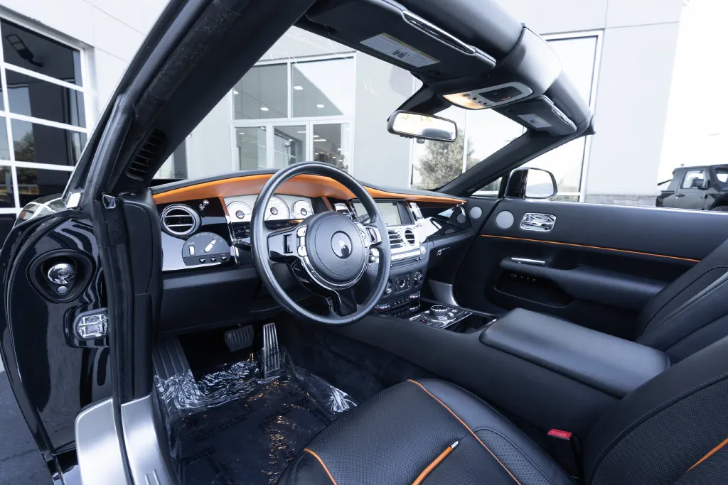 Rolls-Royce Dawn photo 23