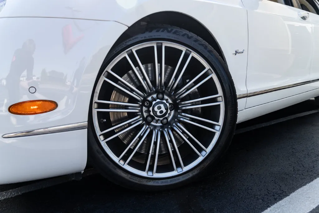 Bentley Flying Spur photo 2