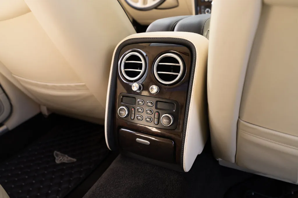 Bentley Flying Spur photo 40