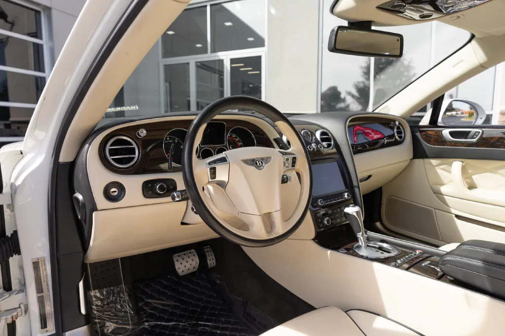 Bentley Flying Spur photo 19