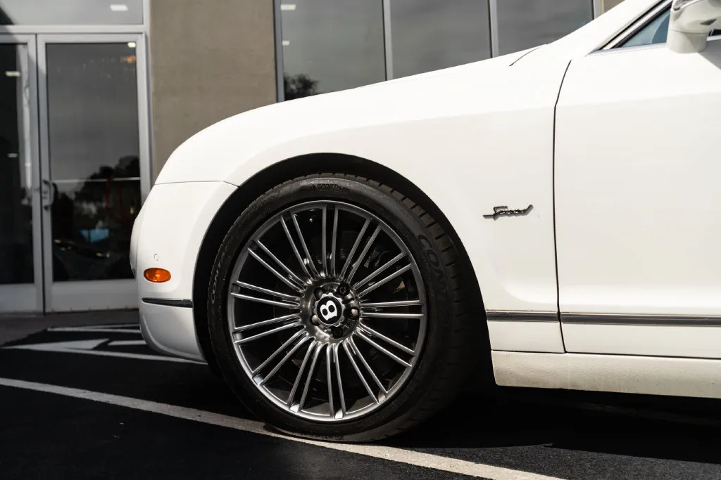 Bentley Flying Spur photo 17