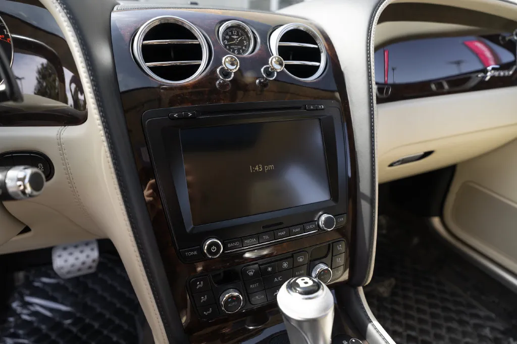 Bentley Flying Spur photo 30