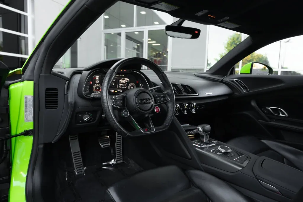 Audi R8 photo 21