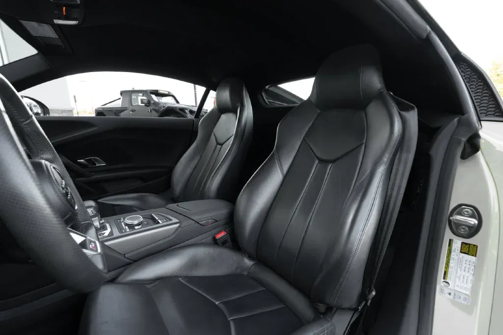Audi R8 photo 23