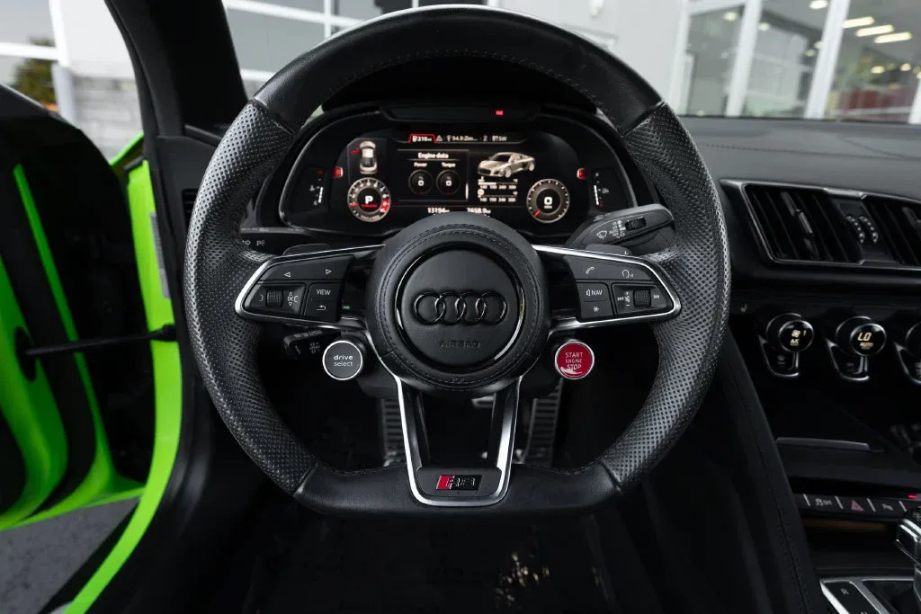 Audi R8 photo 24