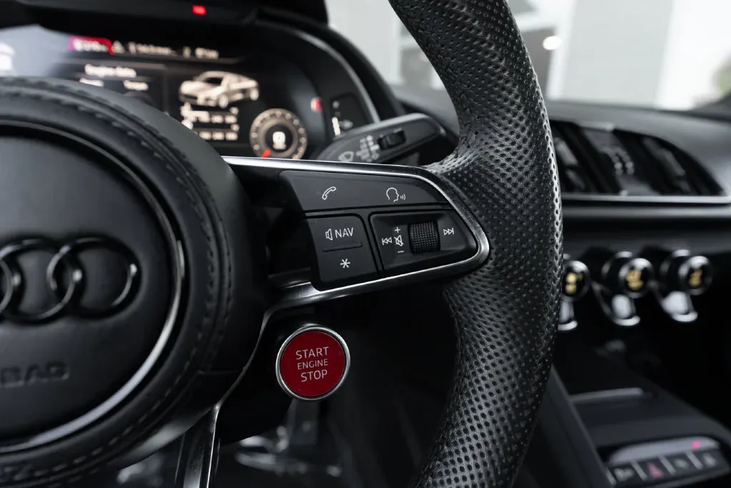 Audi R8 photo 25
