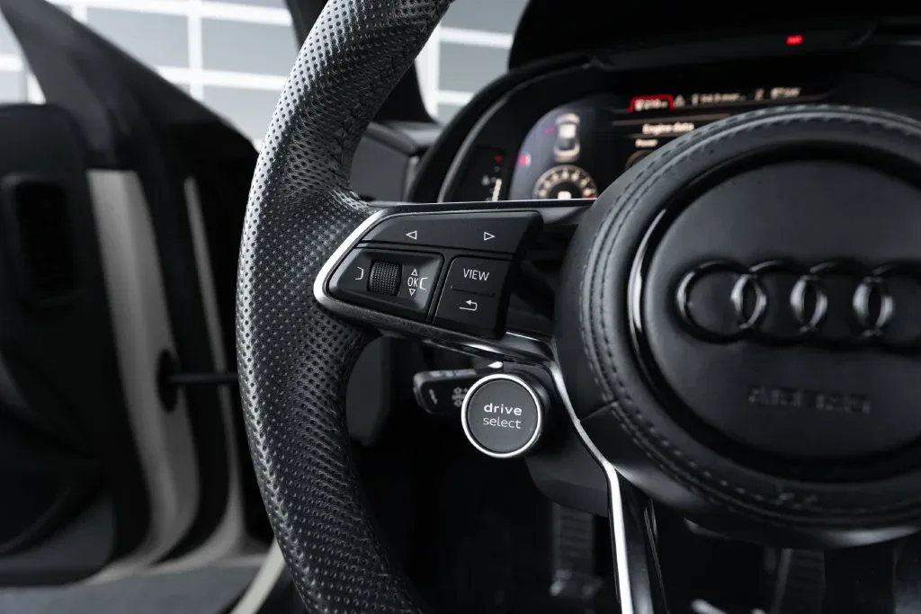 Audi R8 photo 26