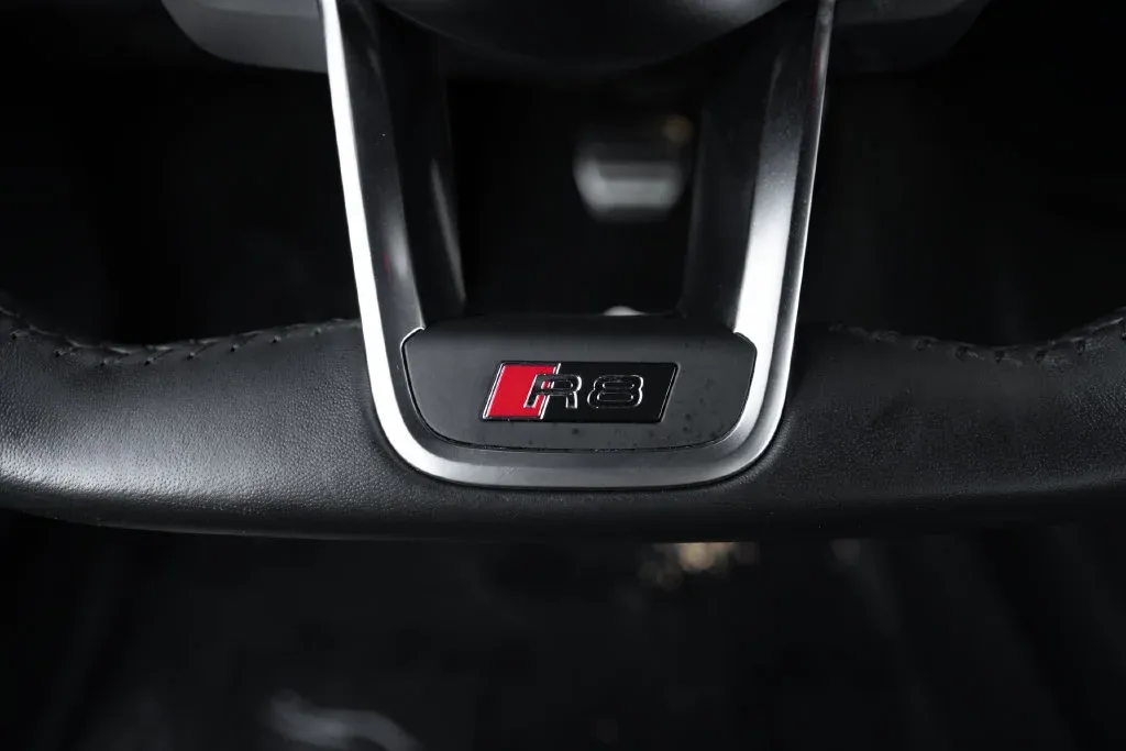 Audi R8 photo 27