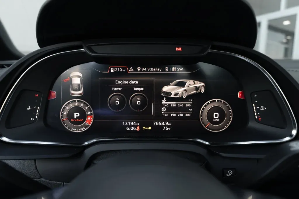 Audi R8 photo 28