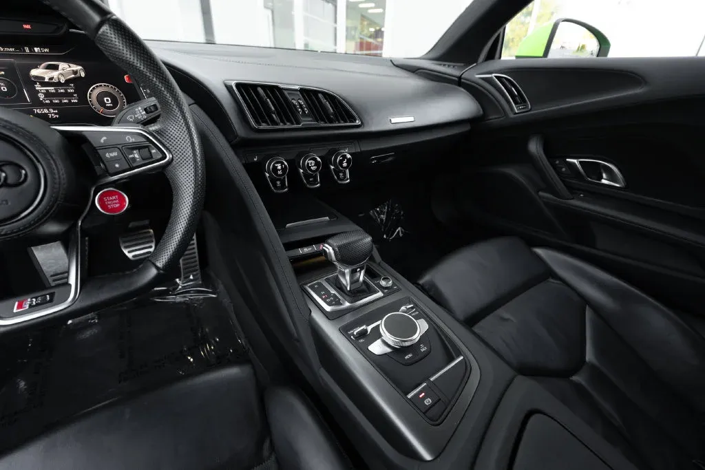 Audi R8 photo 29