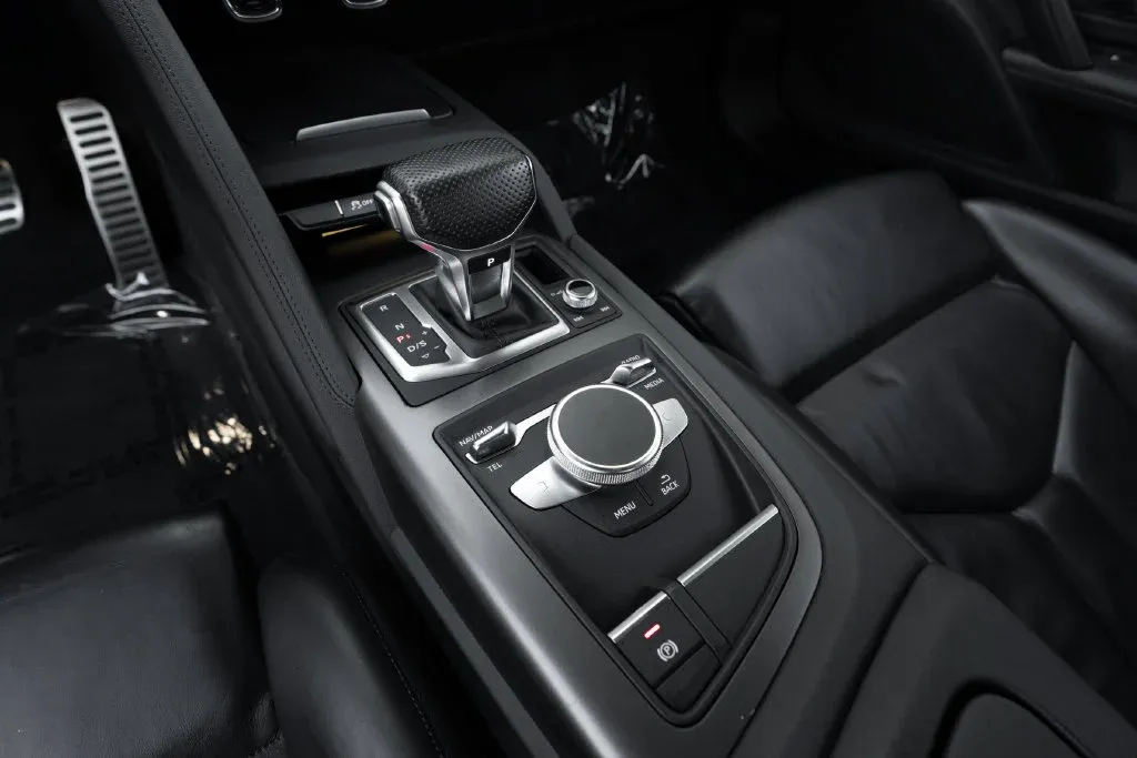 Audi R8 photo 32