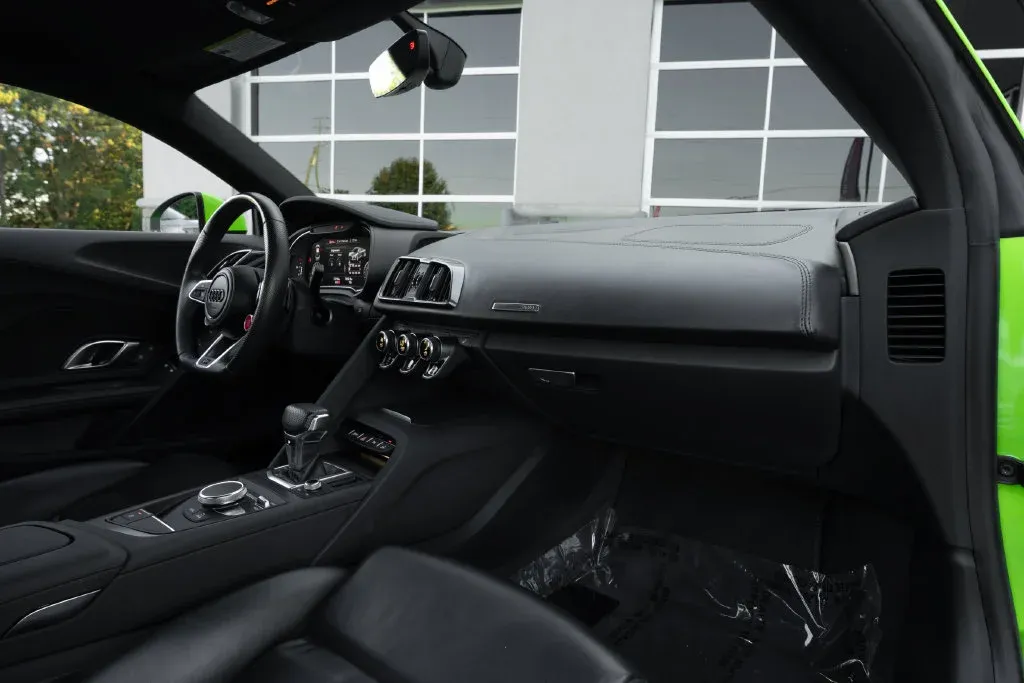 Audi R8 photo 34
