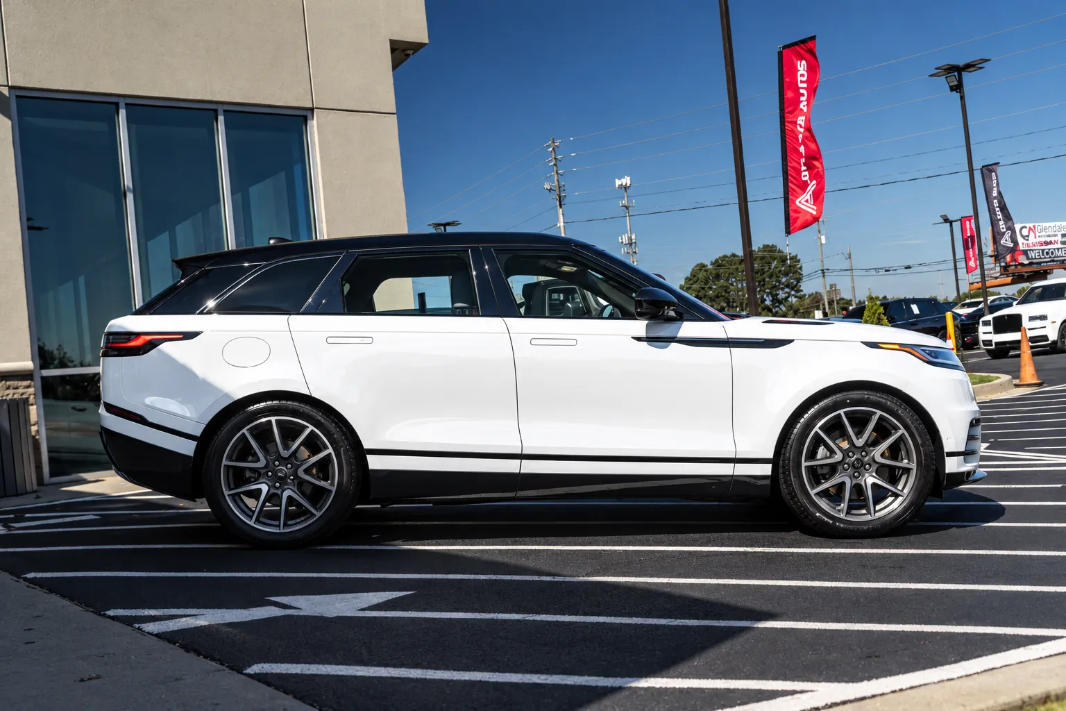 Land Rover Range Rover Velar photo 4