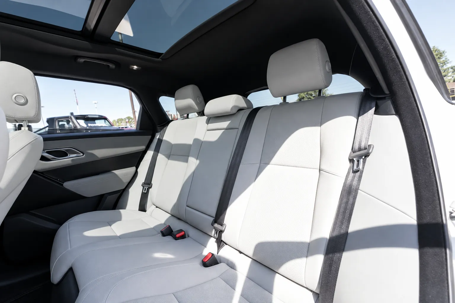 Land Rover Range Rover Velar photo 29
