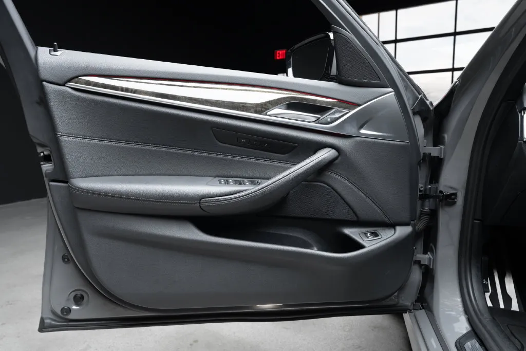 BMW 5 Series photo 22