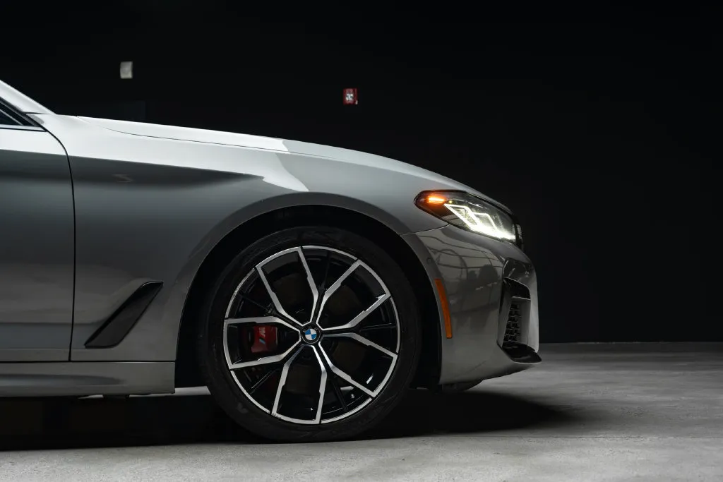 BMW 5 Series photo 8
