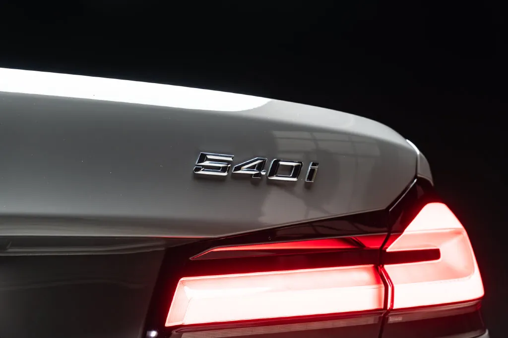 BMW 5 Series photo 14