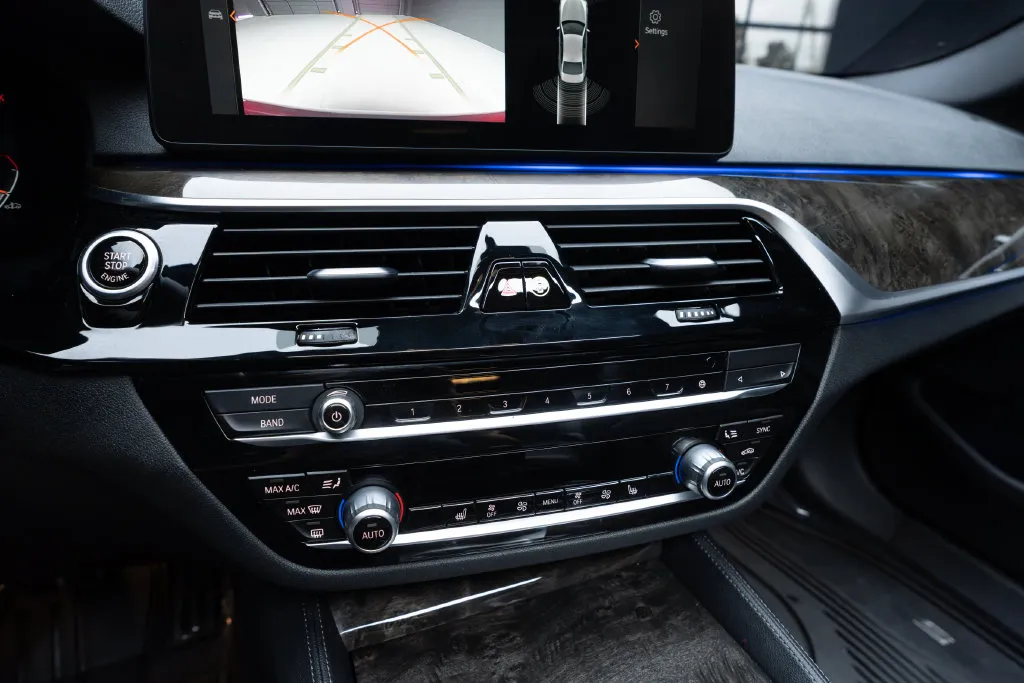 BMW 5 Series photo 33